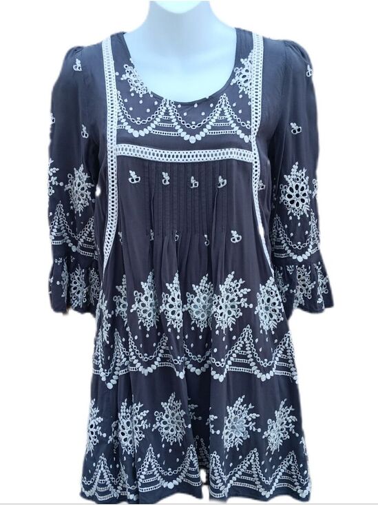 Sundance Dresses & Skirts - Sundance Dress Gray White Embroidered Size S